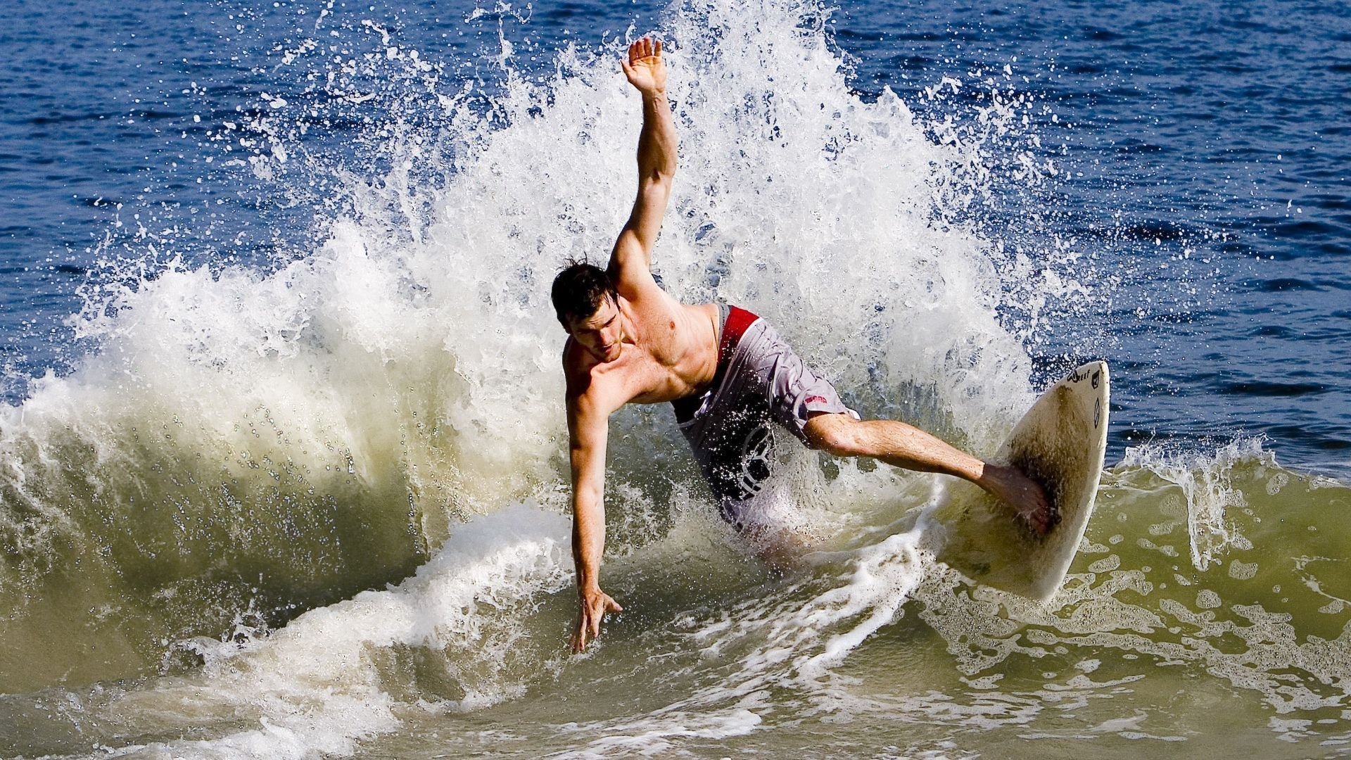 塔特在袋鼠队中的突破技术堪称一绝，助力多场关键胜利